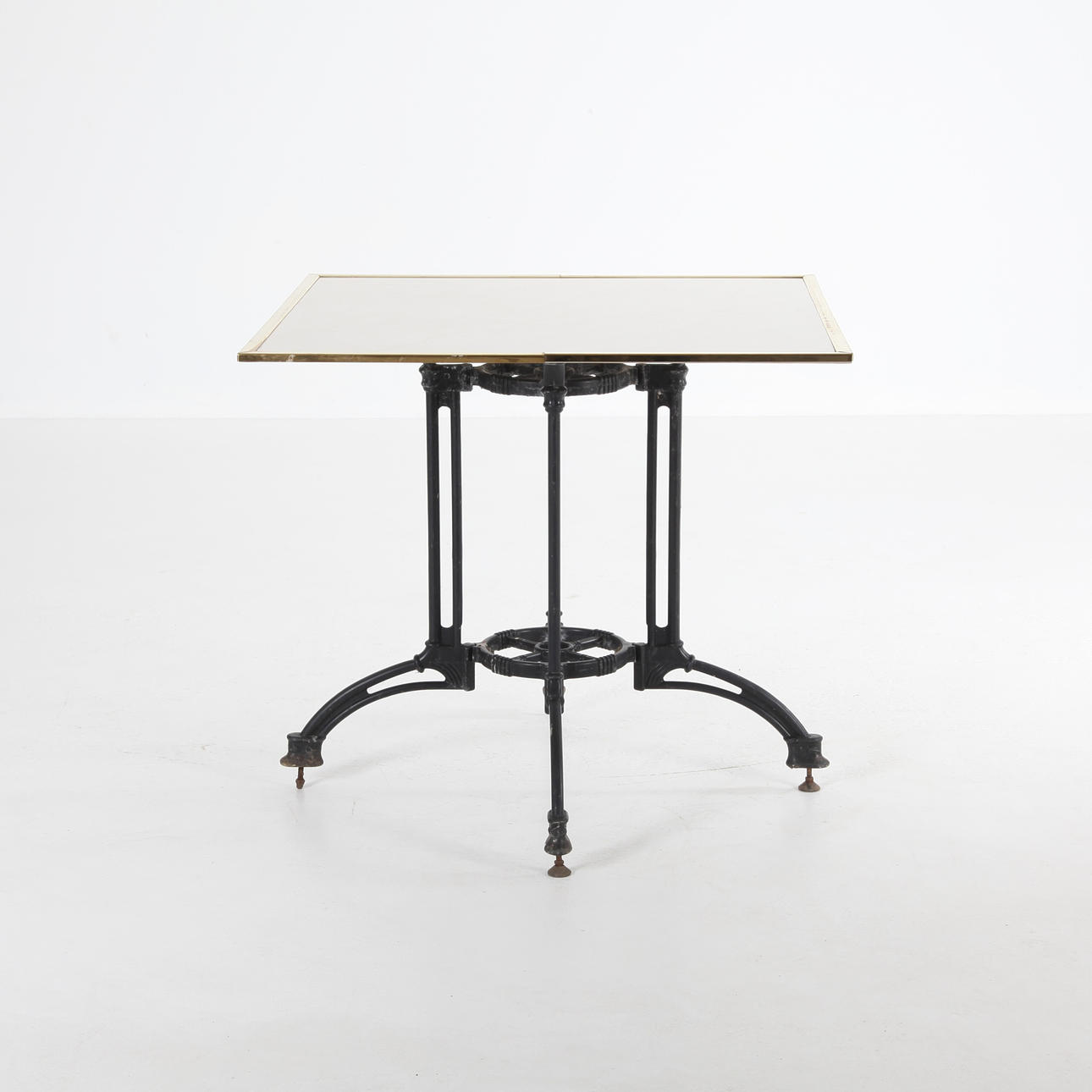 TABLE WITH SQUARE TOP, 80x80 cm, cast iron.