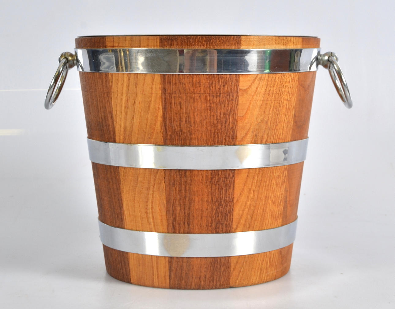 CHAMPAGNEKYLARE, trä och metall.