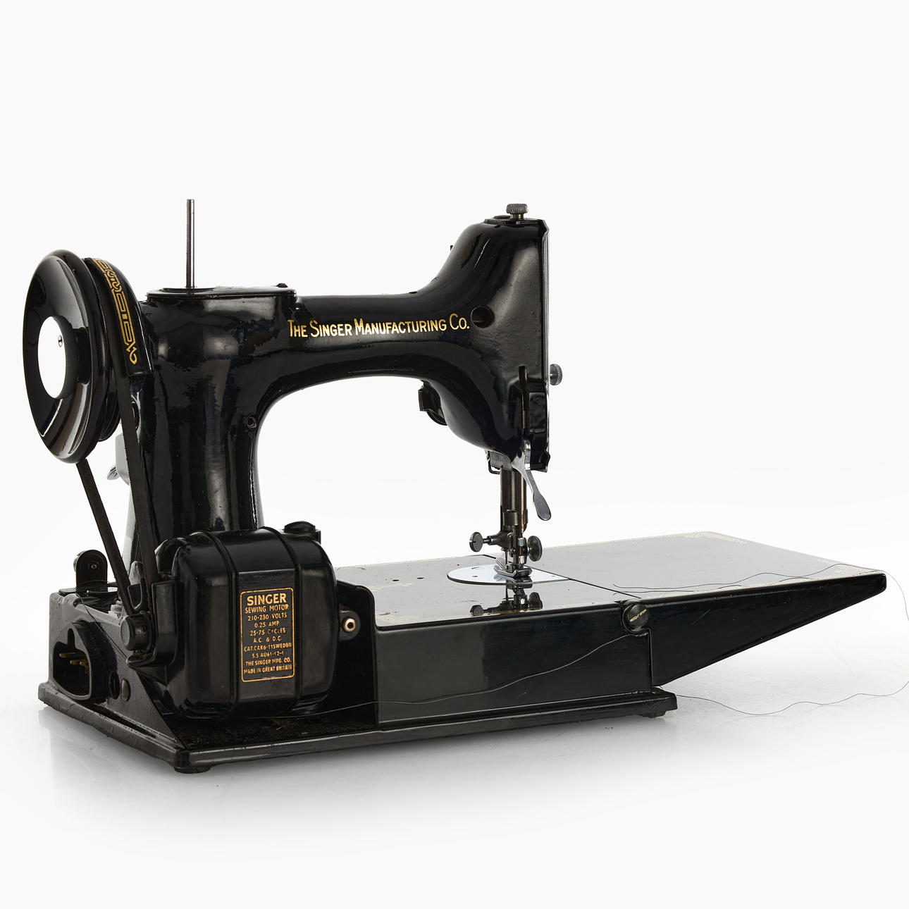 SEWING MACHINE, SINGER 221K, with case and accessories.