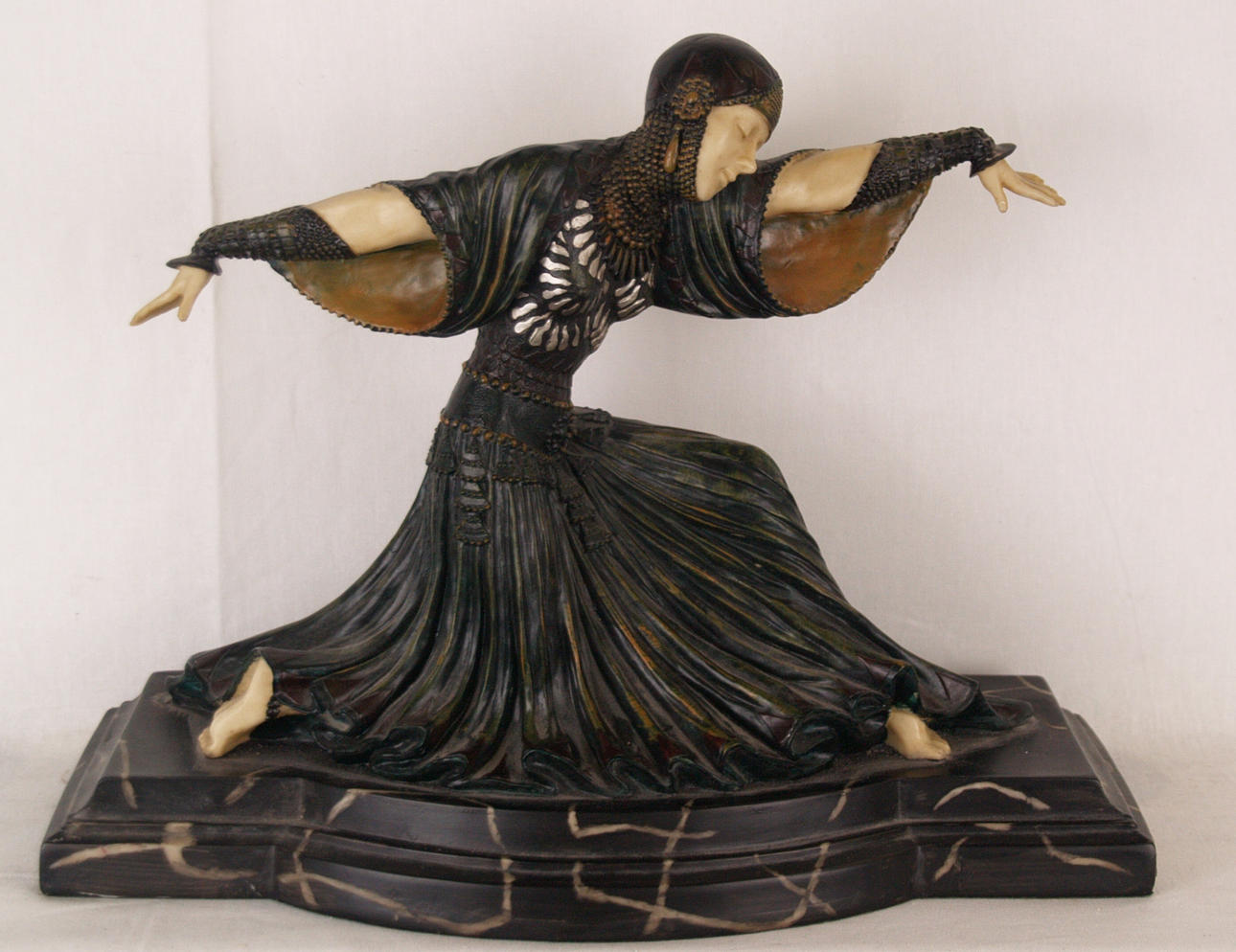 H.CHIPARUS (1886-1947). HANS ART. DANSARE.