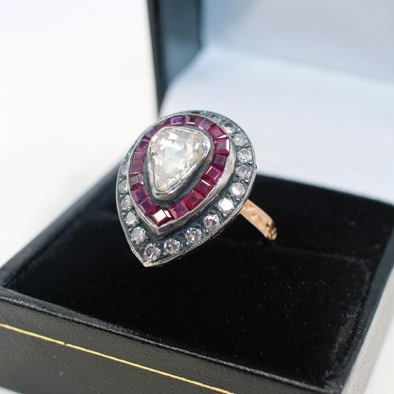 LARGE RUBY & DIAMOND RING.