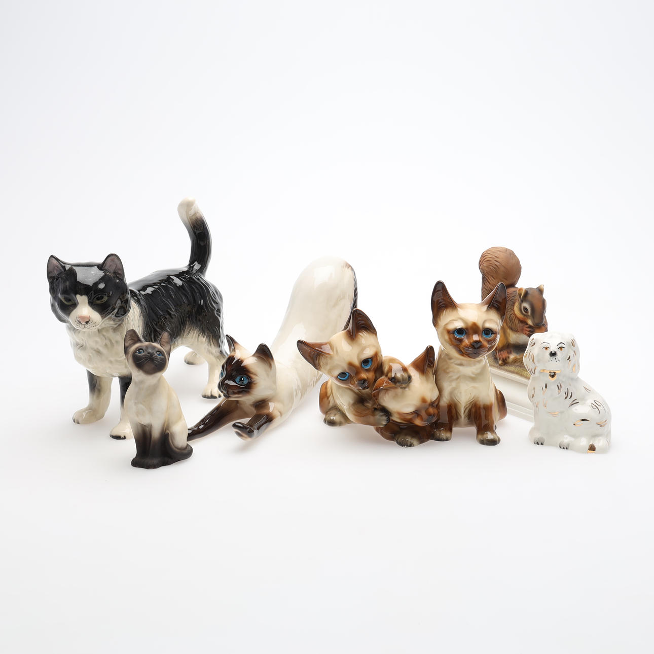 FIGURINES 6 pcs mainly cats.