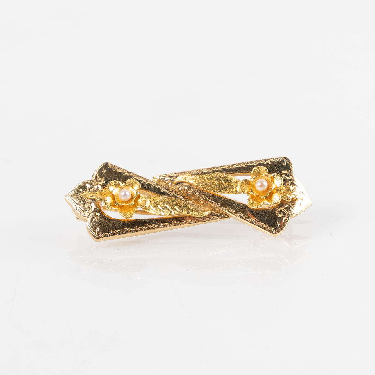 BROSCH, ostämplad, 18K guld, pärlor.