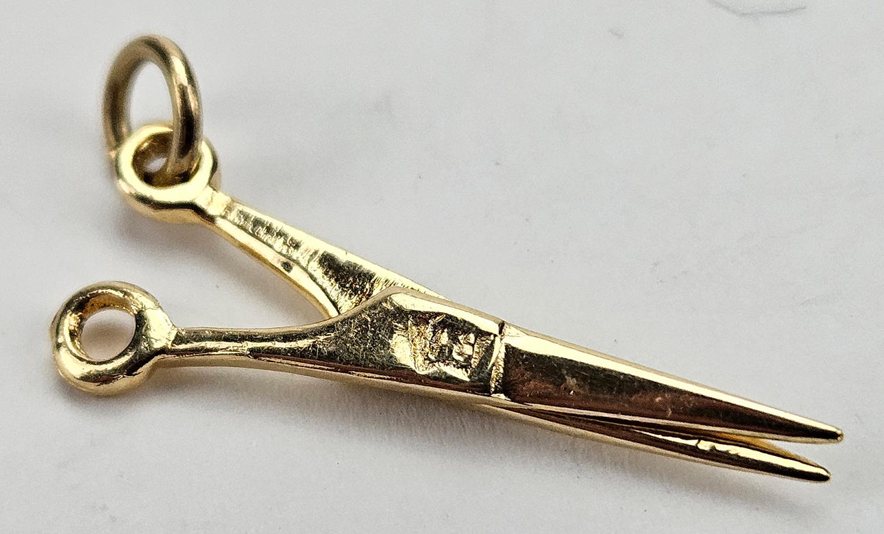 PENDANT, scissors, gold, 14K, weight approx. 1.5 grams.