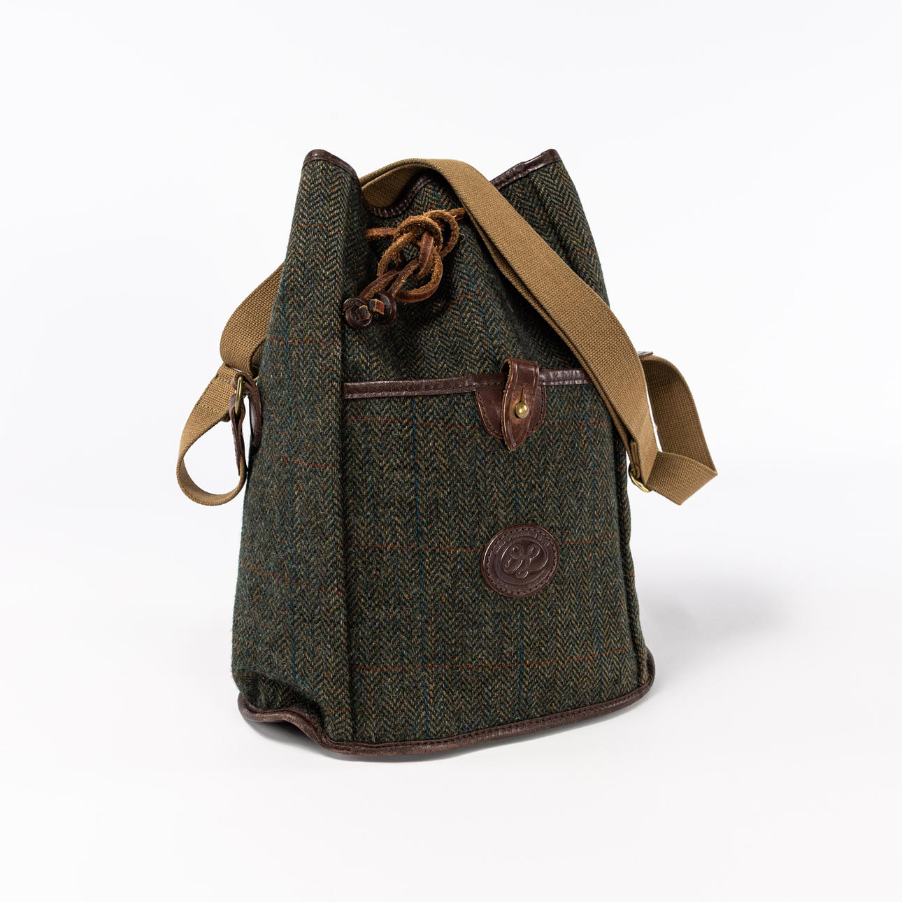 AXELREMSVÄSKA. Tweed, Chapman, England.