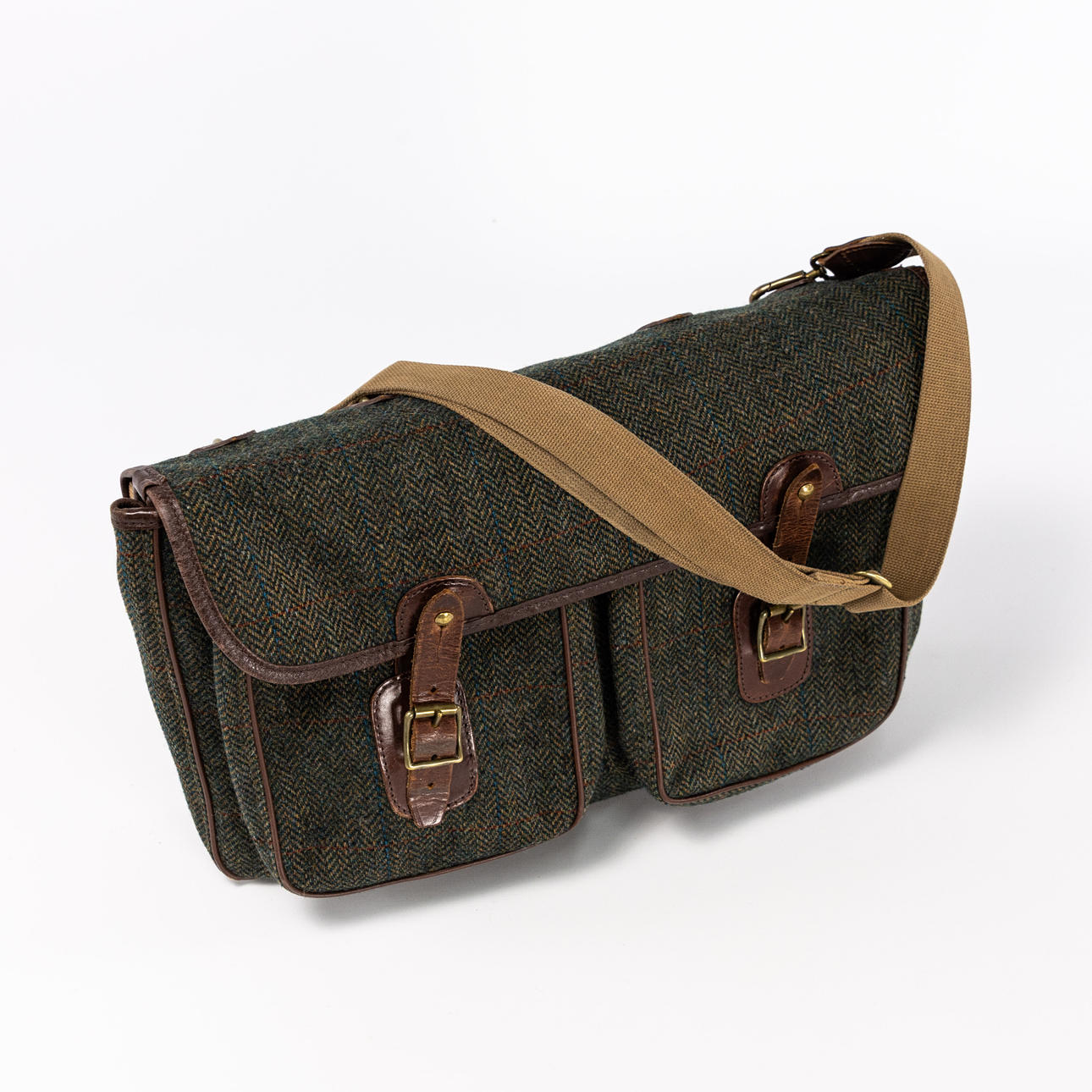 MESSENGERVÄSKA. Tweed, Chapman, England.