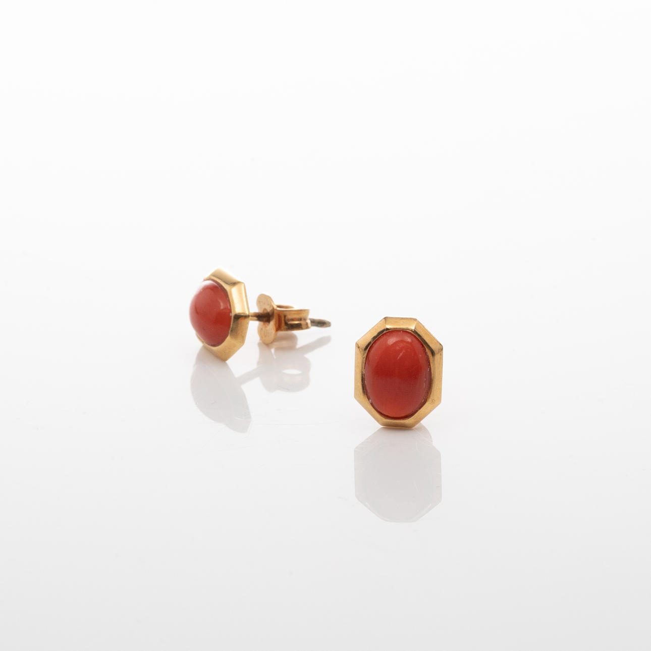 EARRINGS, Gilt silver, Corals.