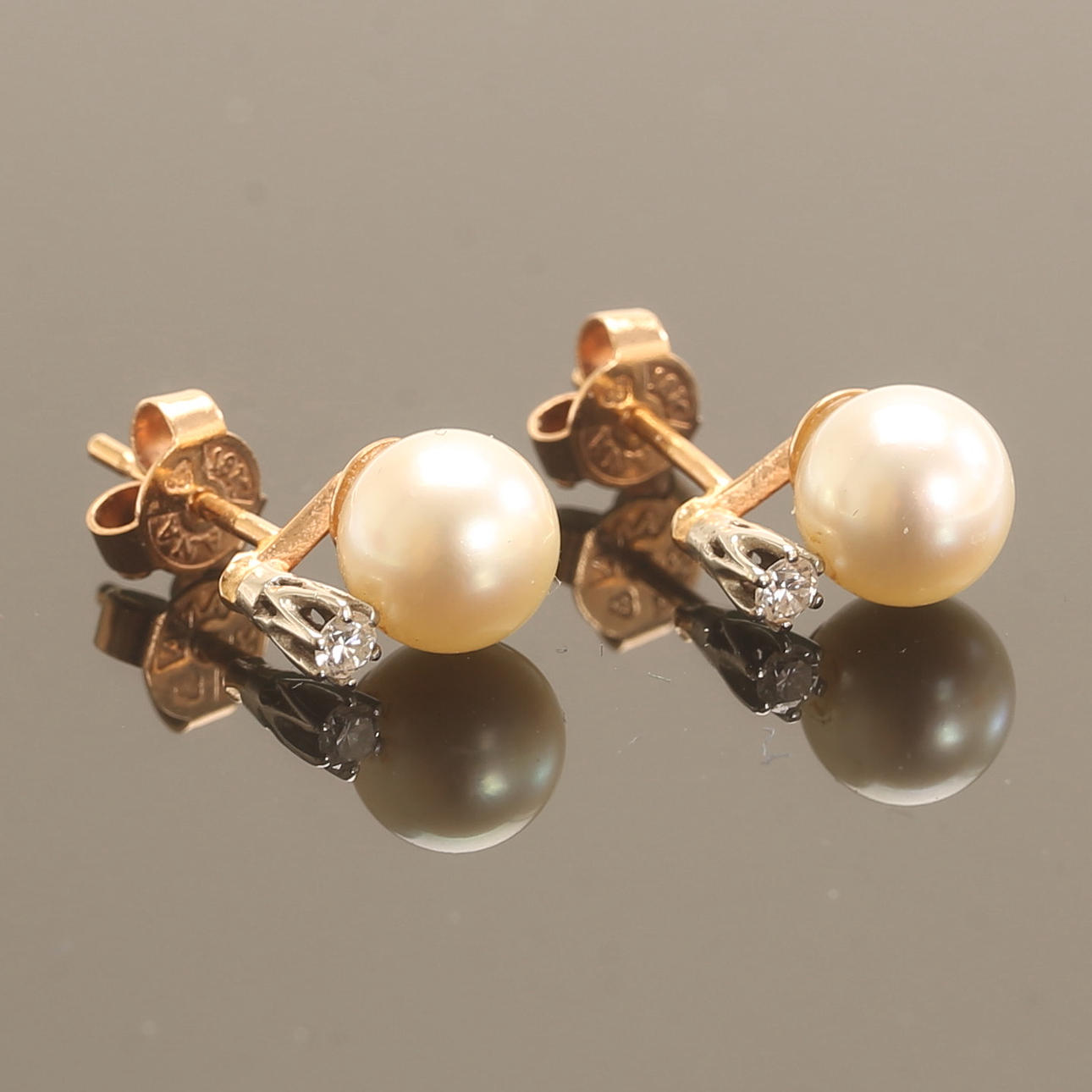 EARRINGS, a pair, 18k gold.