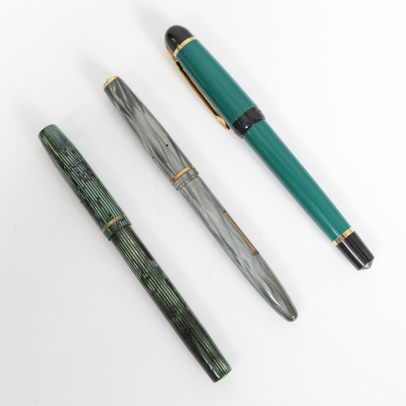 THREE VARIOUS FOUNTAIN PENS (3).