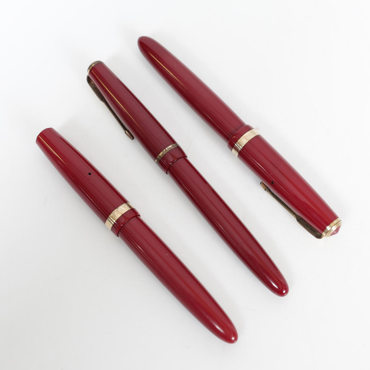 THREE PARKER FOUNTAIN PENS (3).