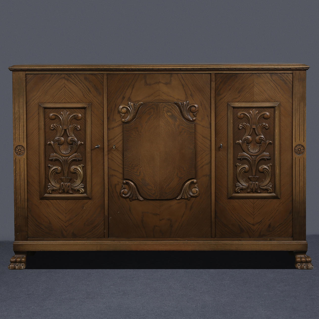 SALON CABINET, OAK, 1930s/1940s.