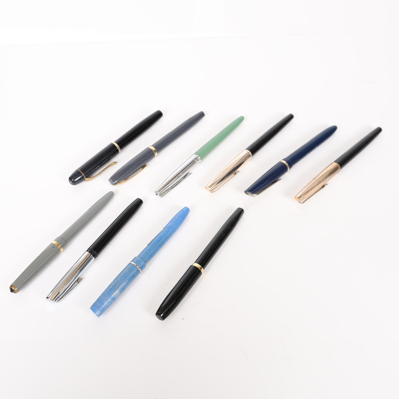 TEN VARIOUS FOUNTAIN PENS (10).