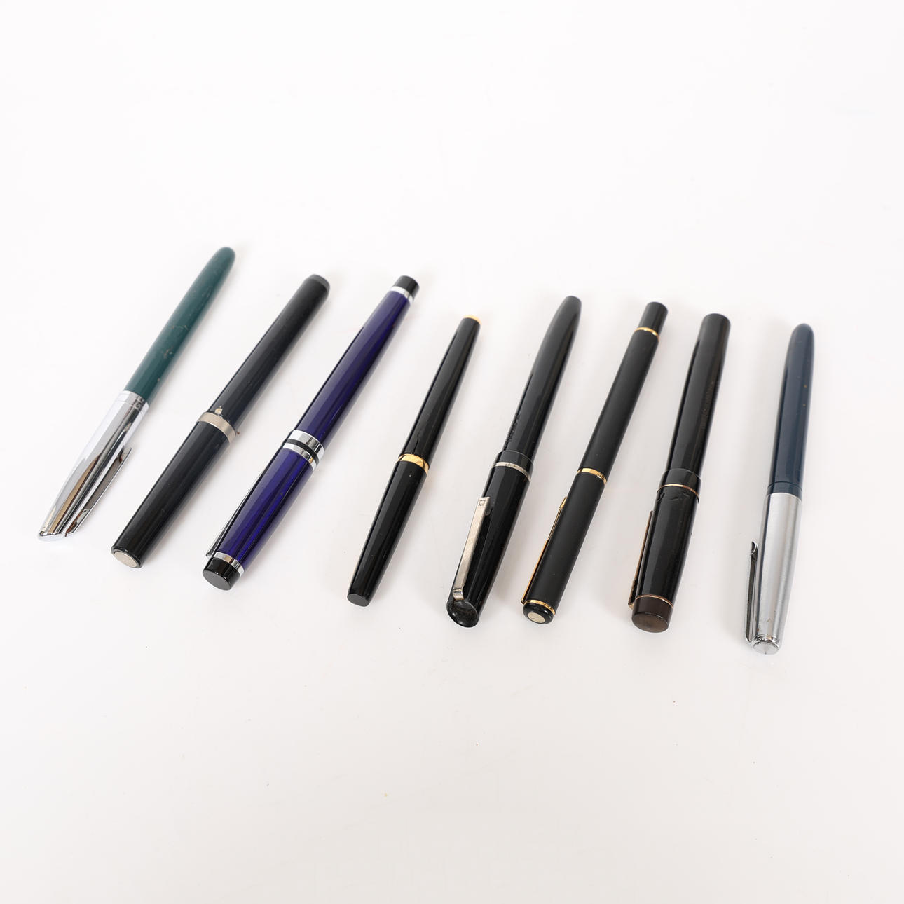 EIGHT VARIOUS FOUNTAIN PENS (8).