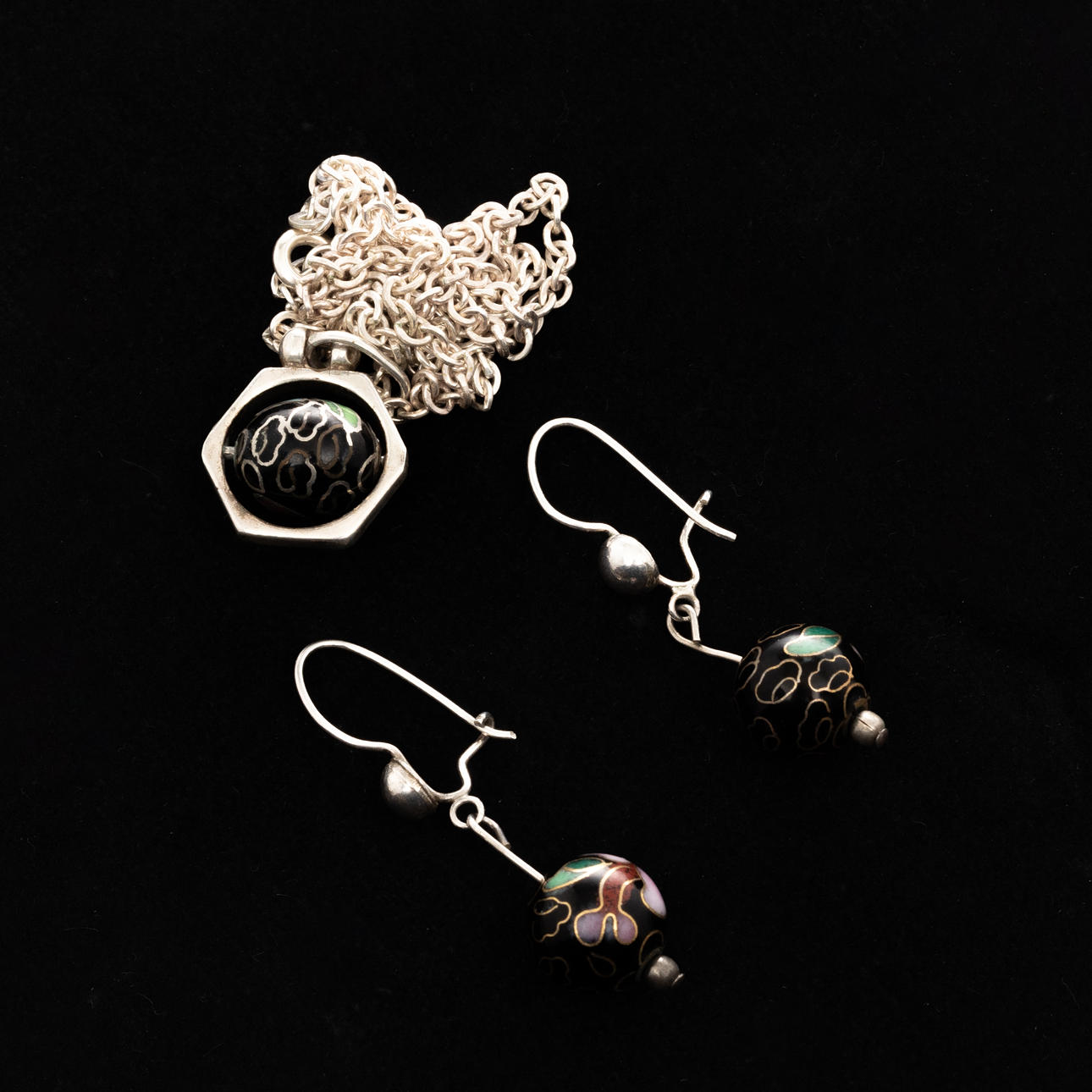 COLLIER & ÖRHÄNGEN, Silver, Porslin, Kina.