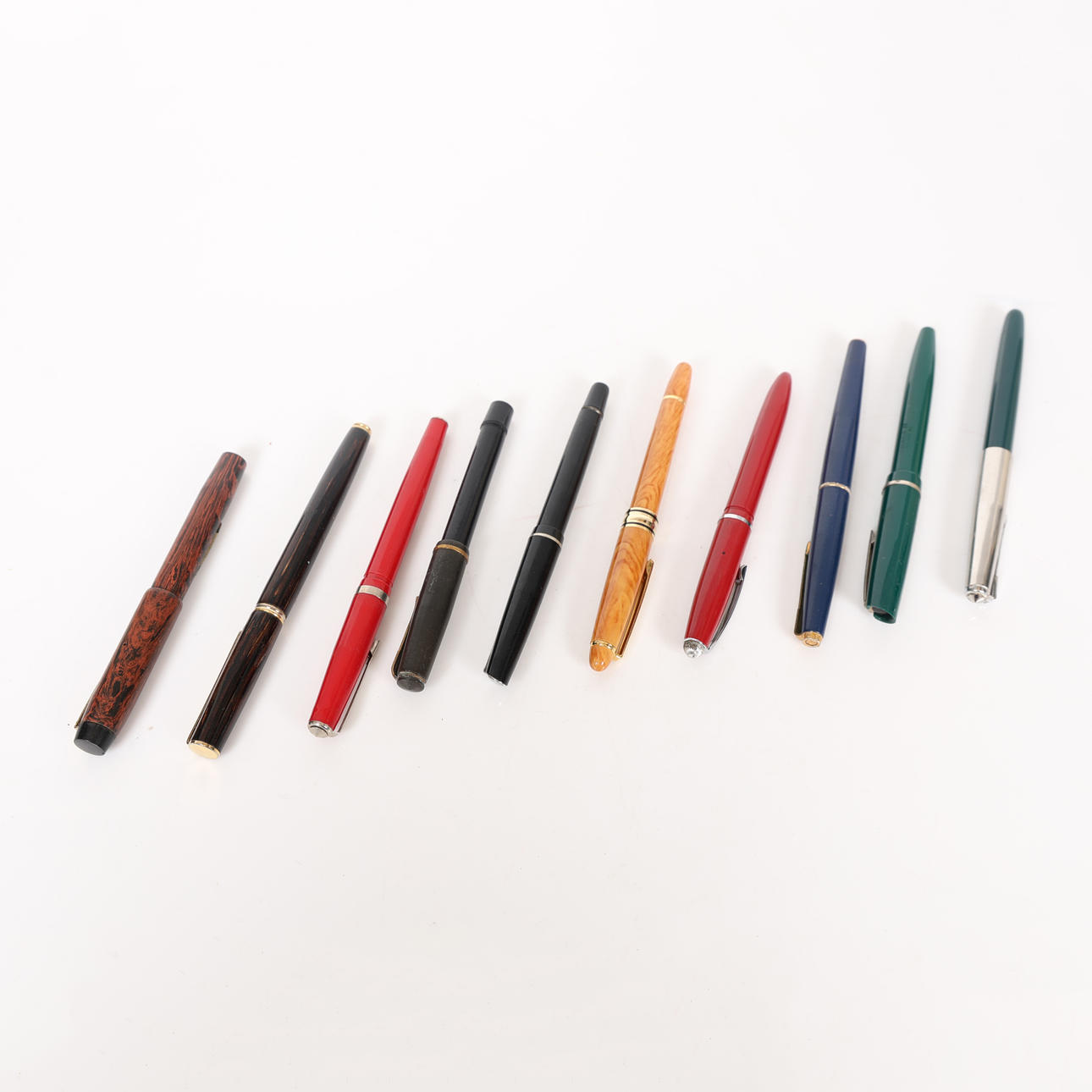 TEN VARIOUS FOUNTAIN PENS (10).