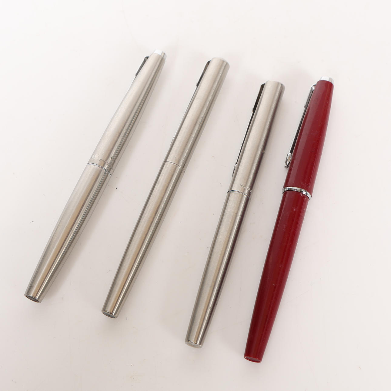 FOUR VARIOUS PARKER FOUNTAIN PENS (4).