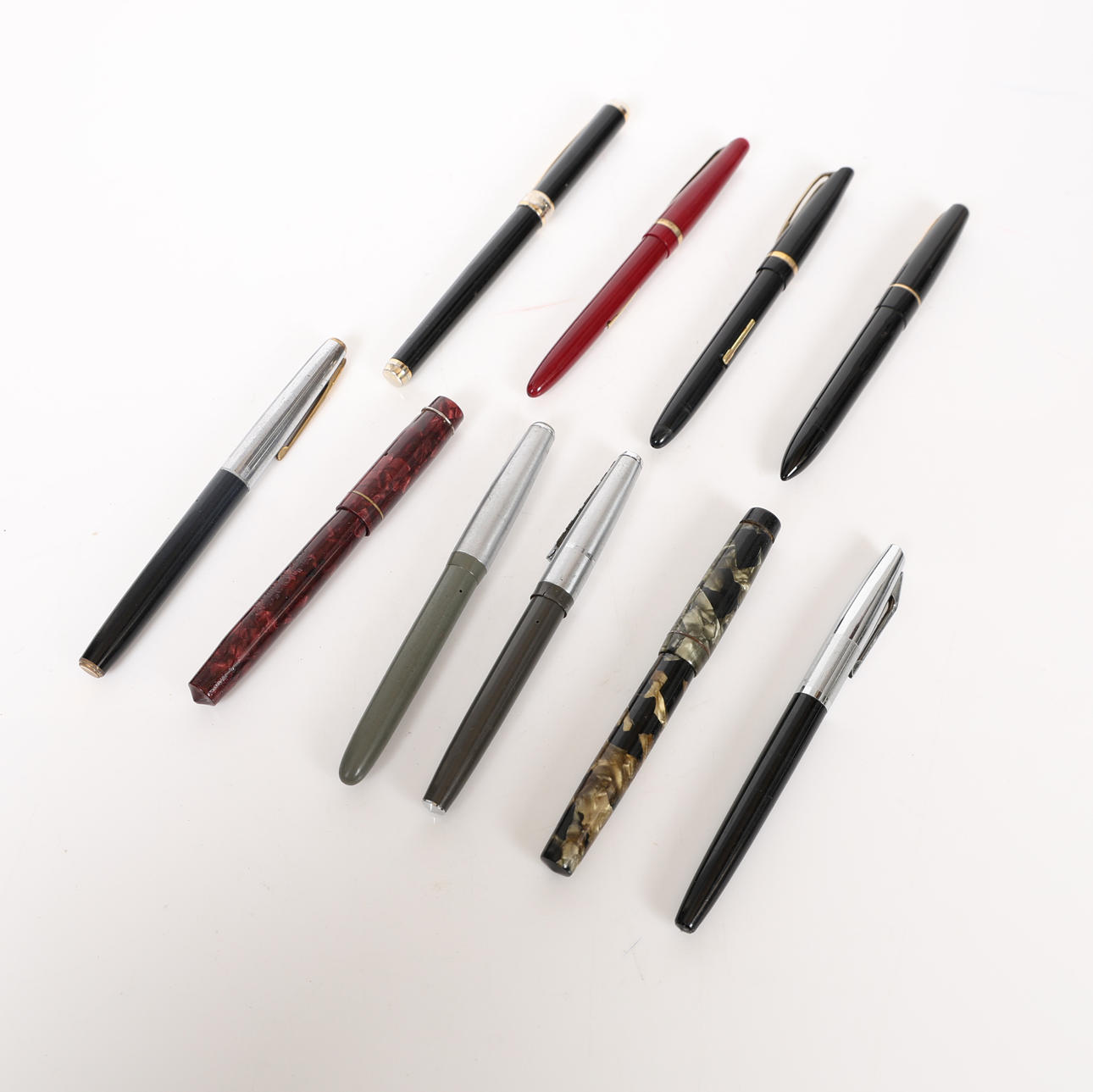 TEN VARIOUS FOUNTAIN PENS TO INCLUDE MARBLED EXAMPLES (10).