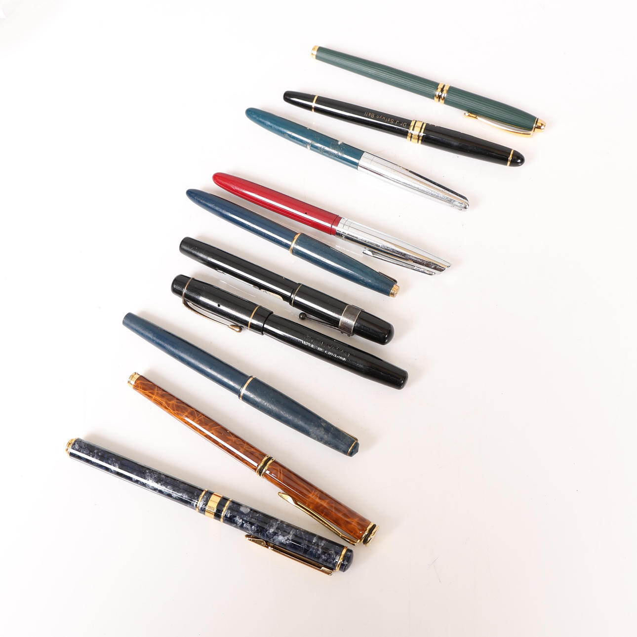 TEN VARIOUS FOUNTAIN PENS (10).