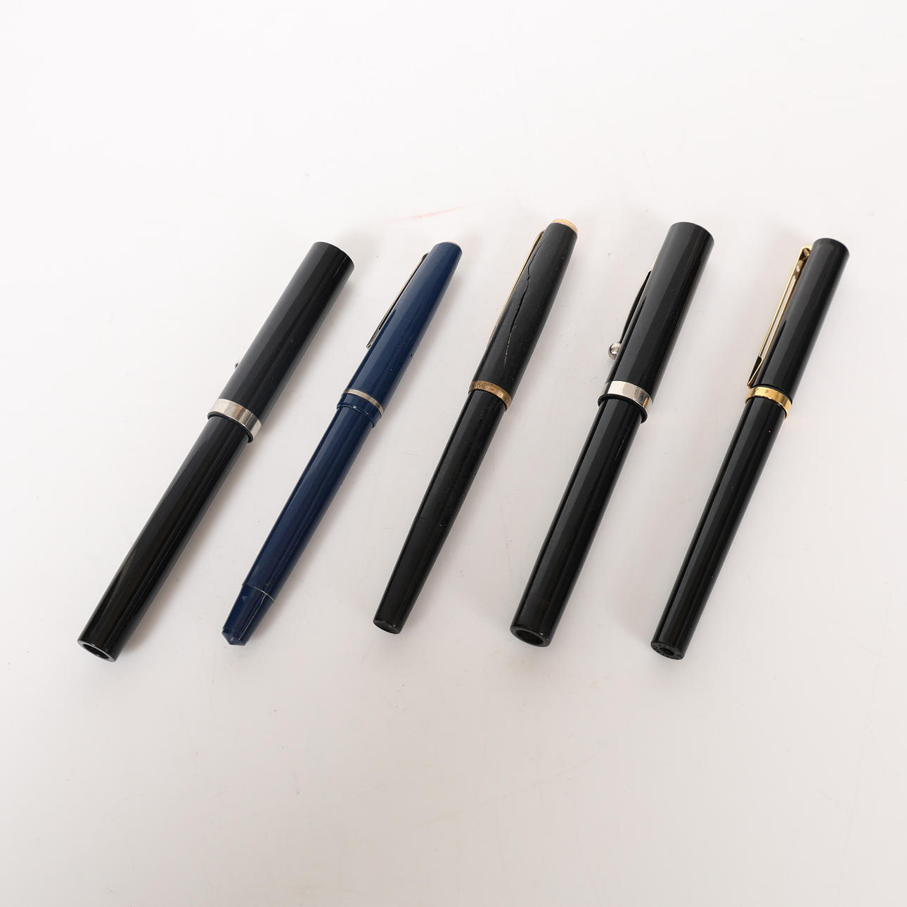 FIVE VARIOUS FOUNTAIN PENS INCLUDING A PELIKAN MK/10 (5). Collectables ...