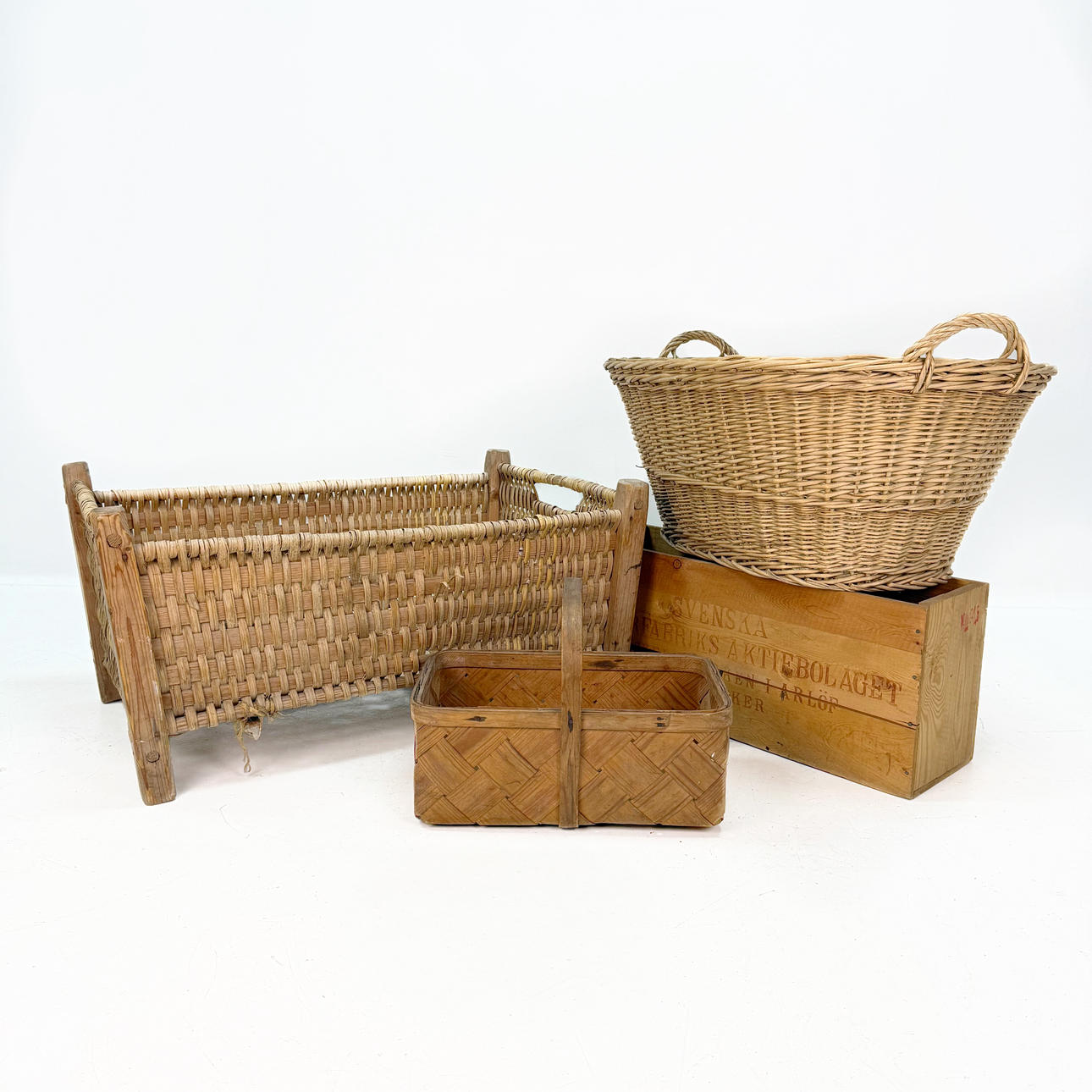 BASKETS & SUGAR BOX - Lot.