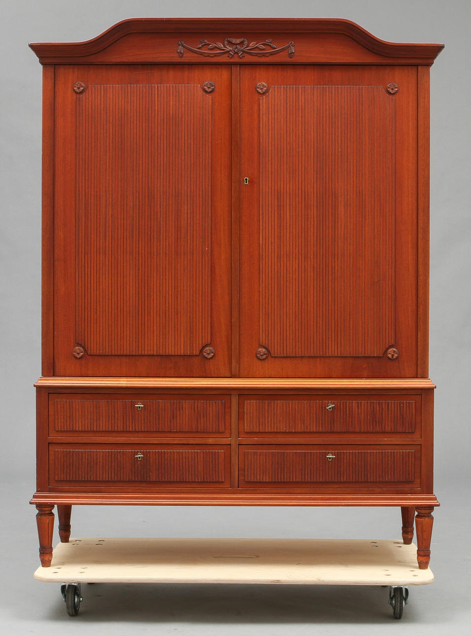 SKÅP, Gustaviansk stil, 1900-tal.