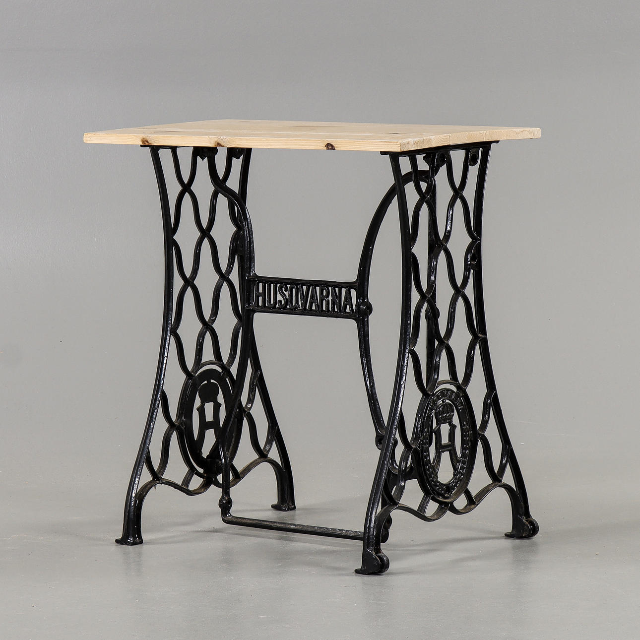 TABLE with sewing machine base, Husqvarna.