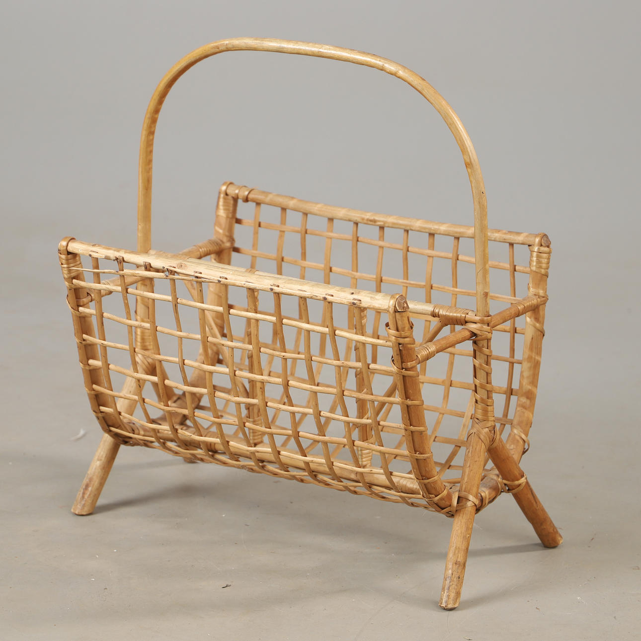 AVISSTATIV, rattan, midten af 1900-tallet.