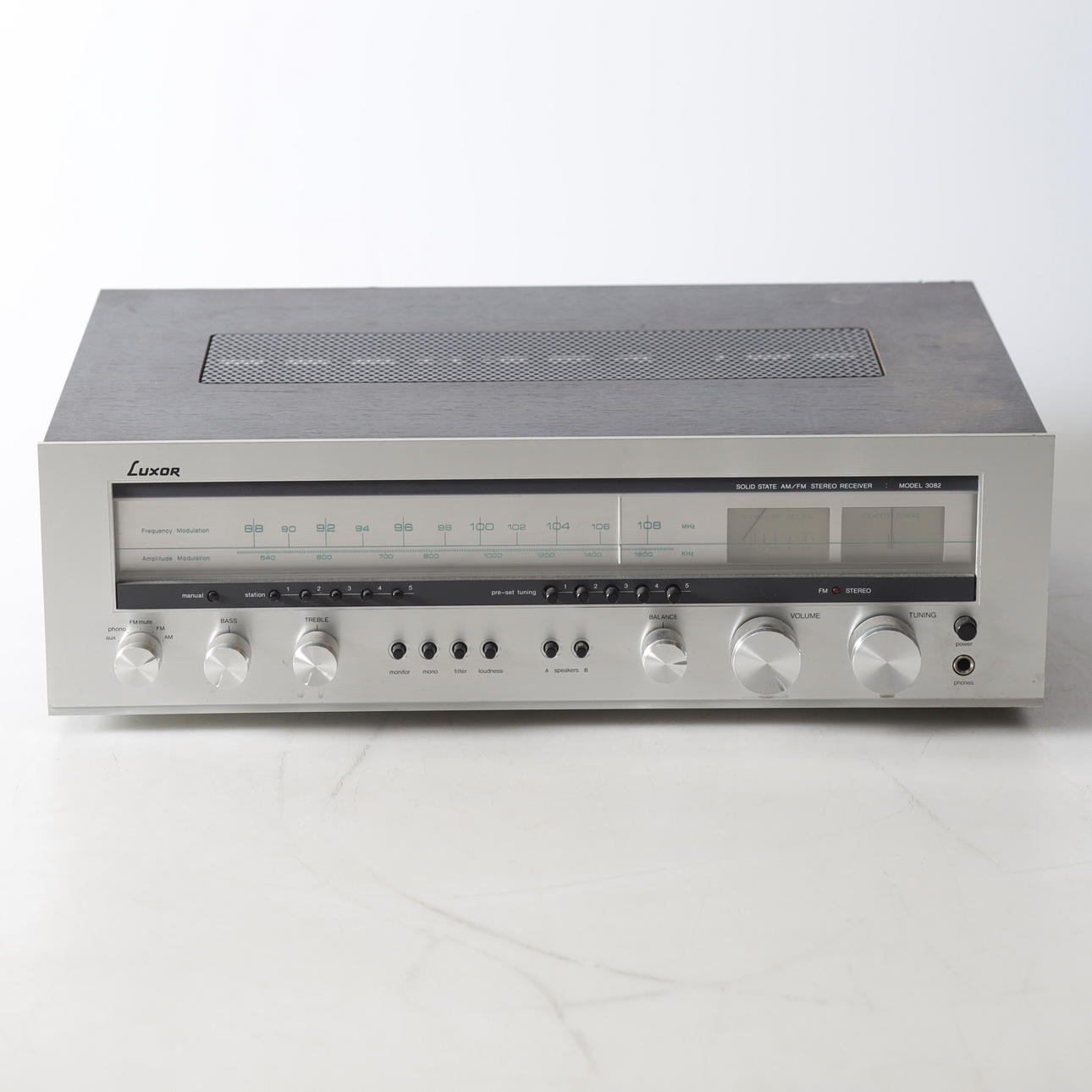 STEREO RECEIVER, Luxor, model 3082.
