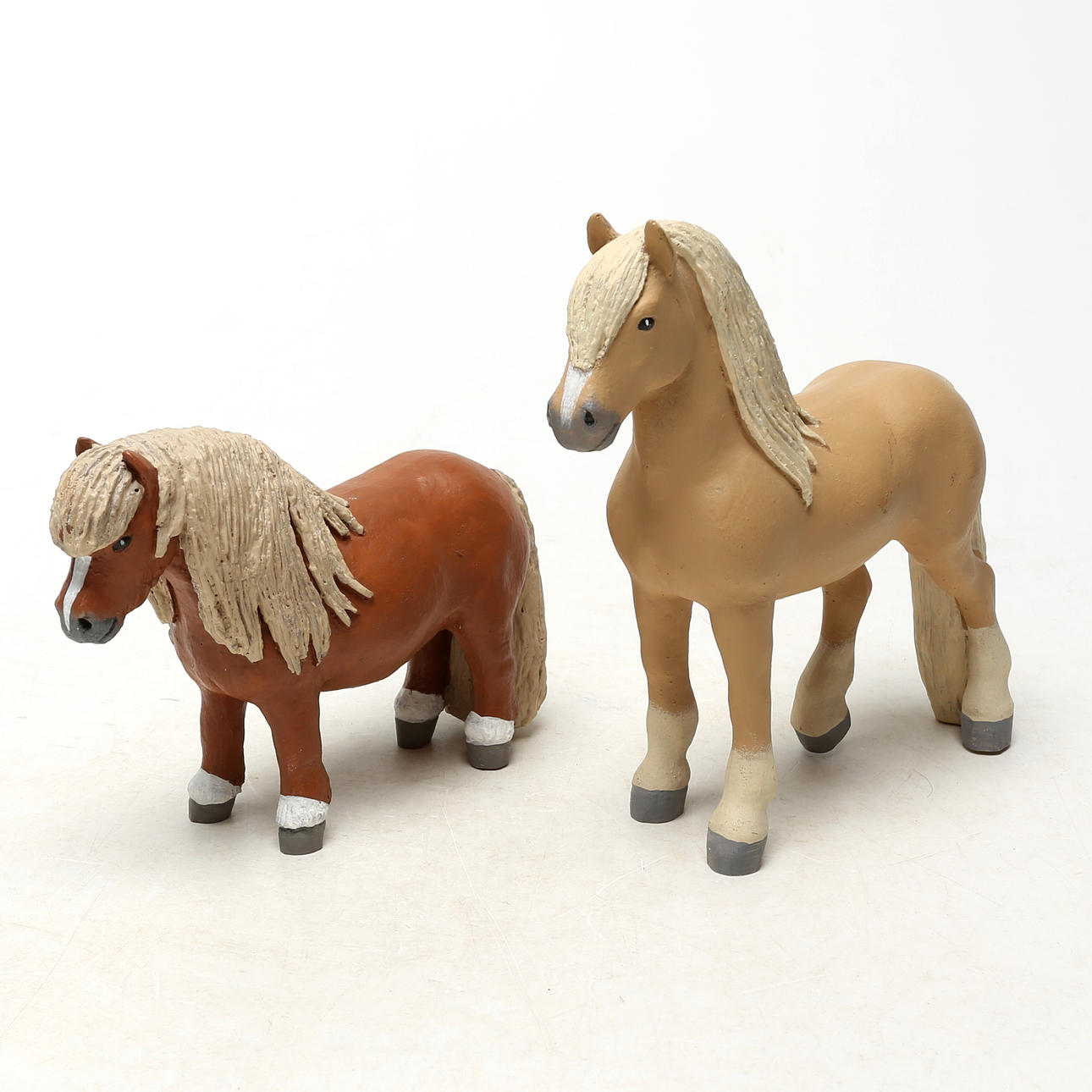 ANIMAL SCULPTURES, 2 pcs, plastic.