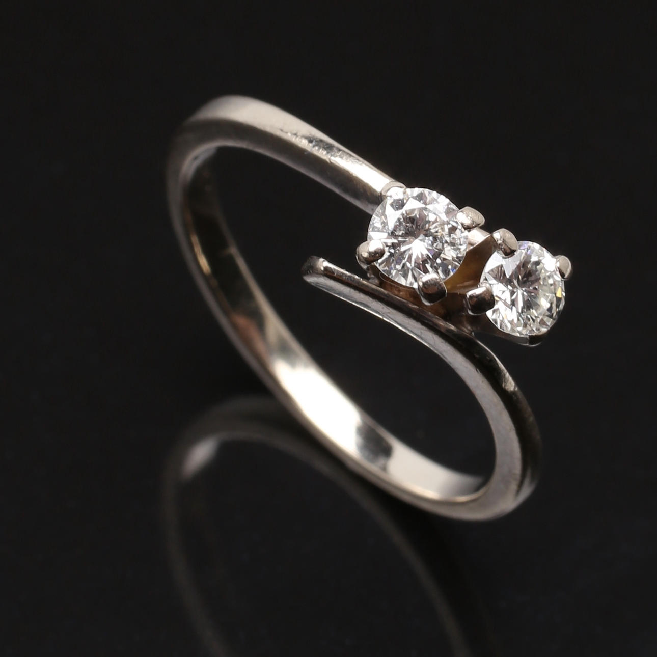 RING, 14K vitguld med diamanter 0,40 ct. Hermann Siersbol, Danmark.