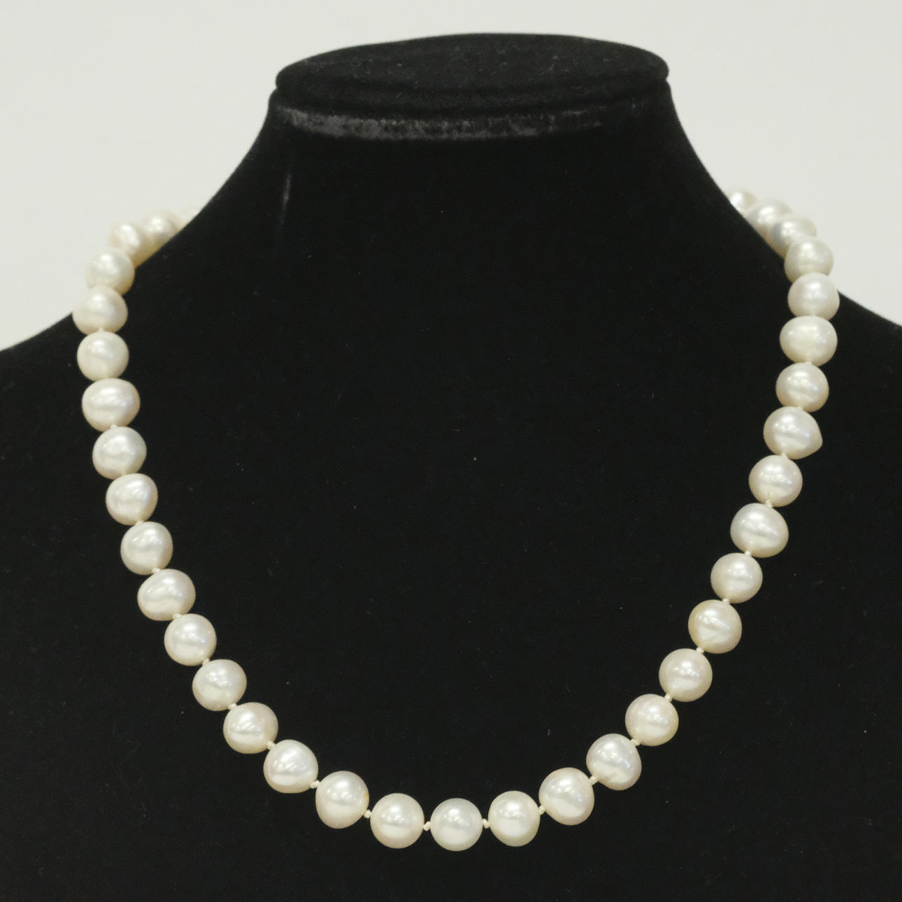 PEARL NECKLACE, SILVER CLASP.