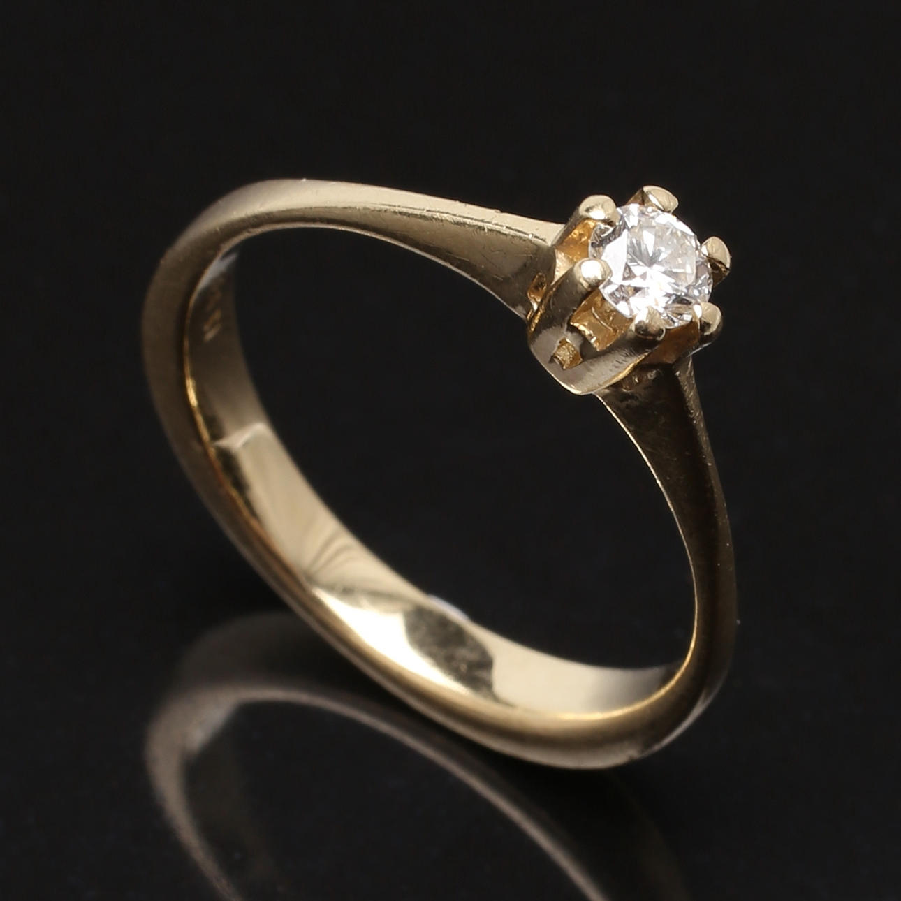 RING i 14 K gult guld med briljantslipad diamant 0.20 ct.