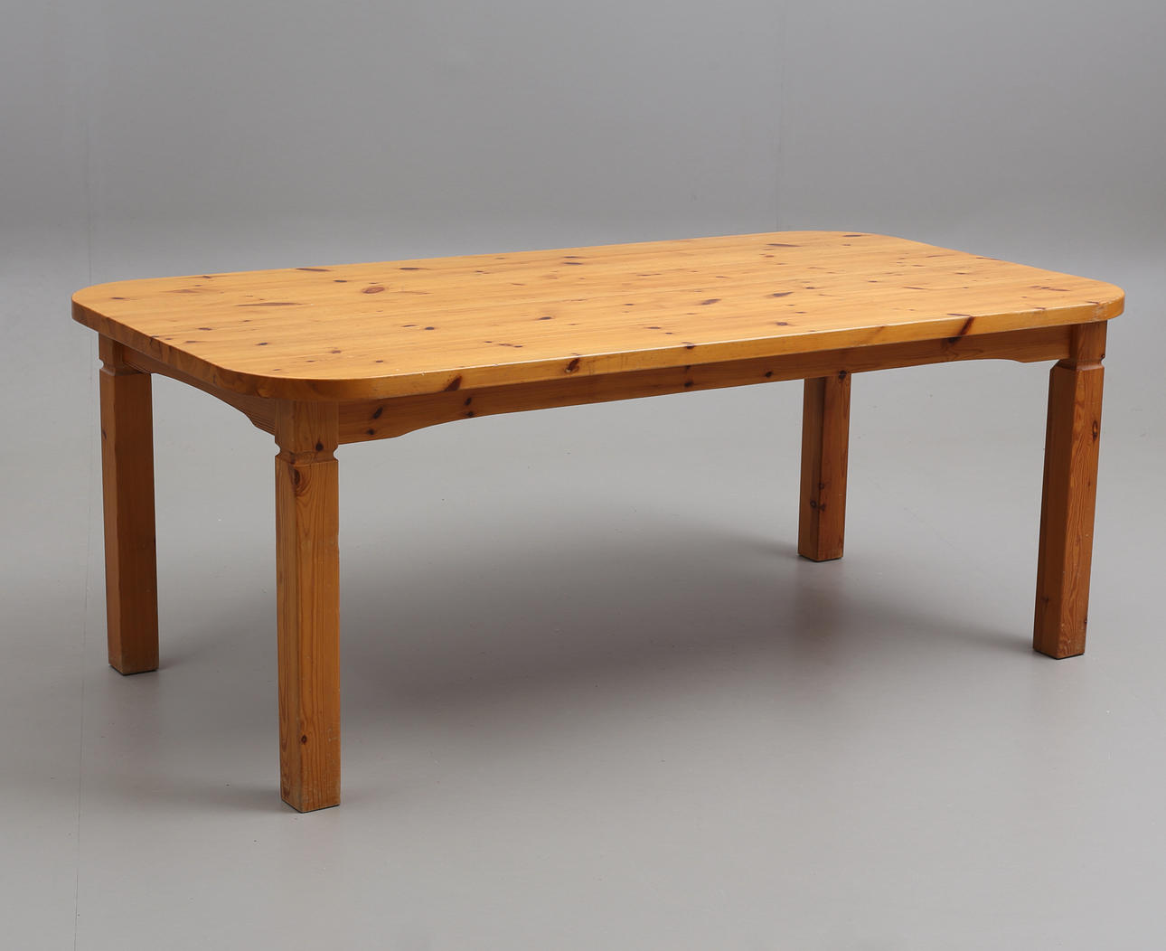 DINING TABLE, pine, late 20th century.