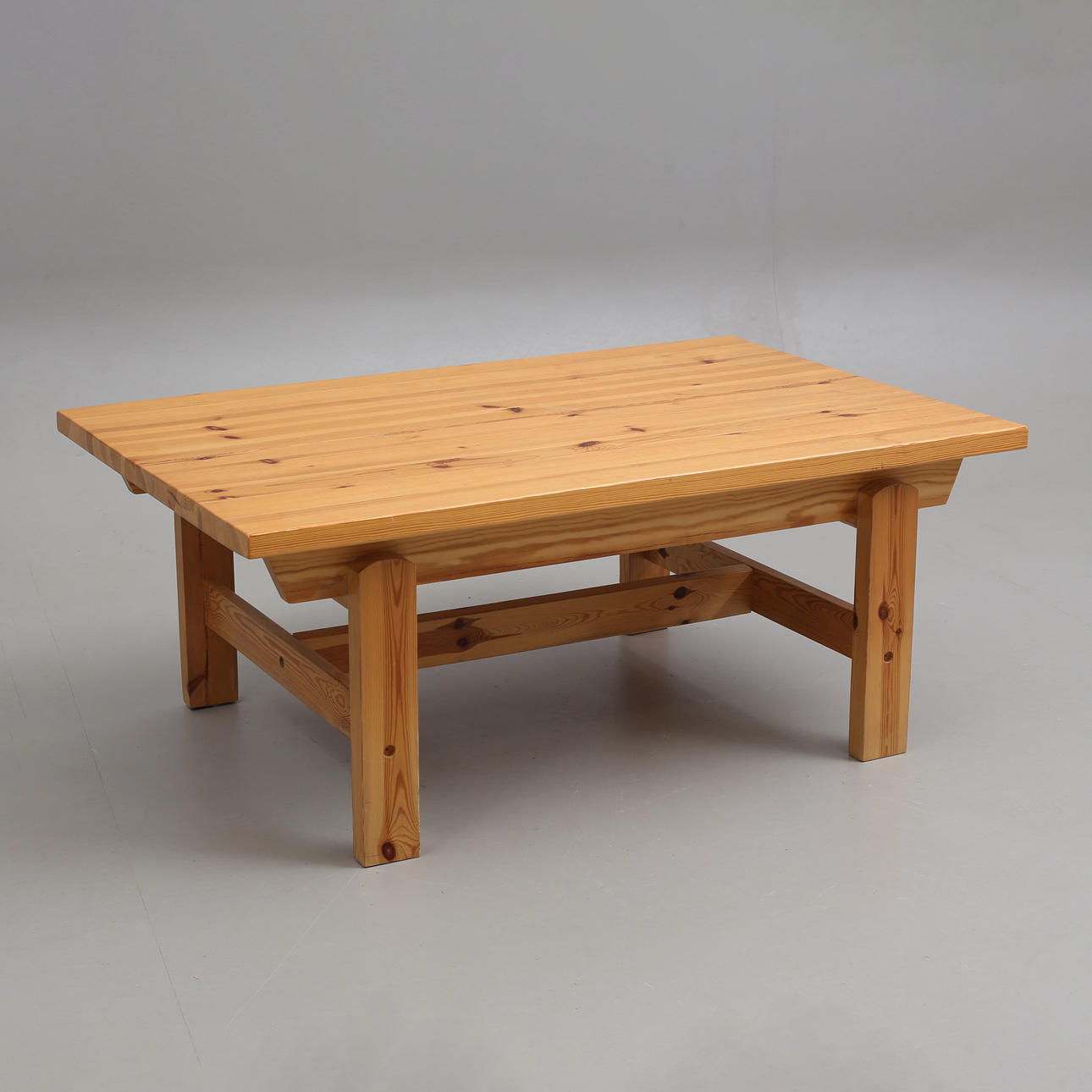 COFFEE TABLE, pine, late 20th century.