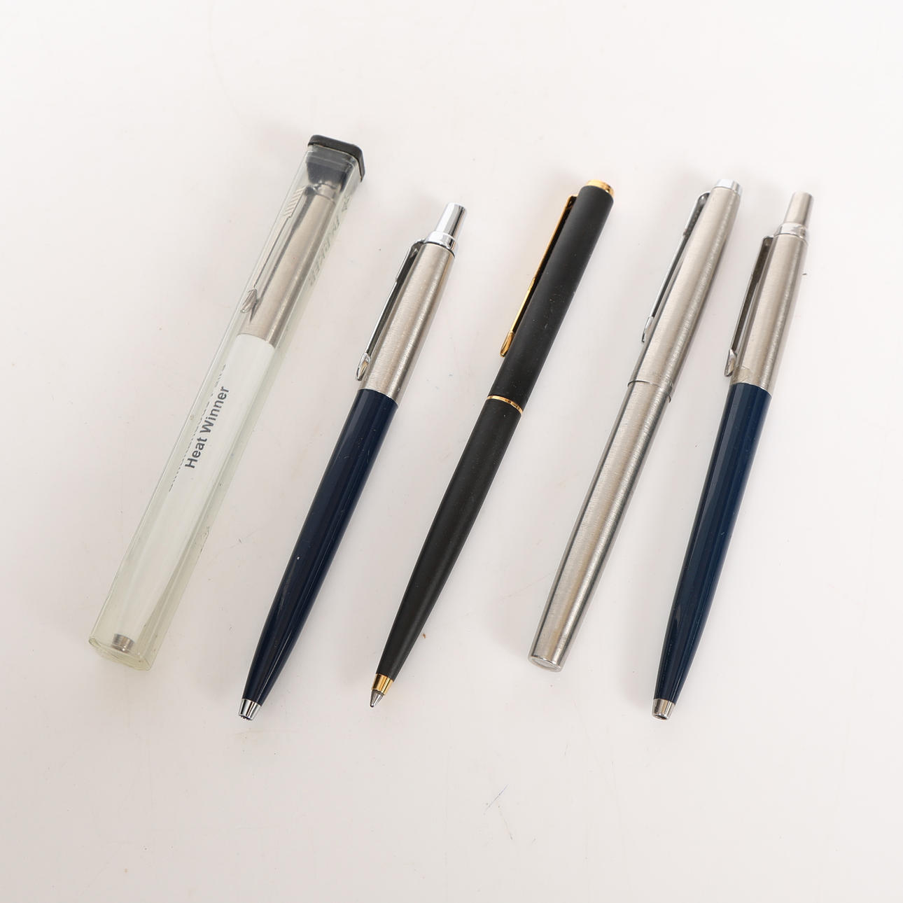FIVE VARIOUS PARKER PENS (5).