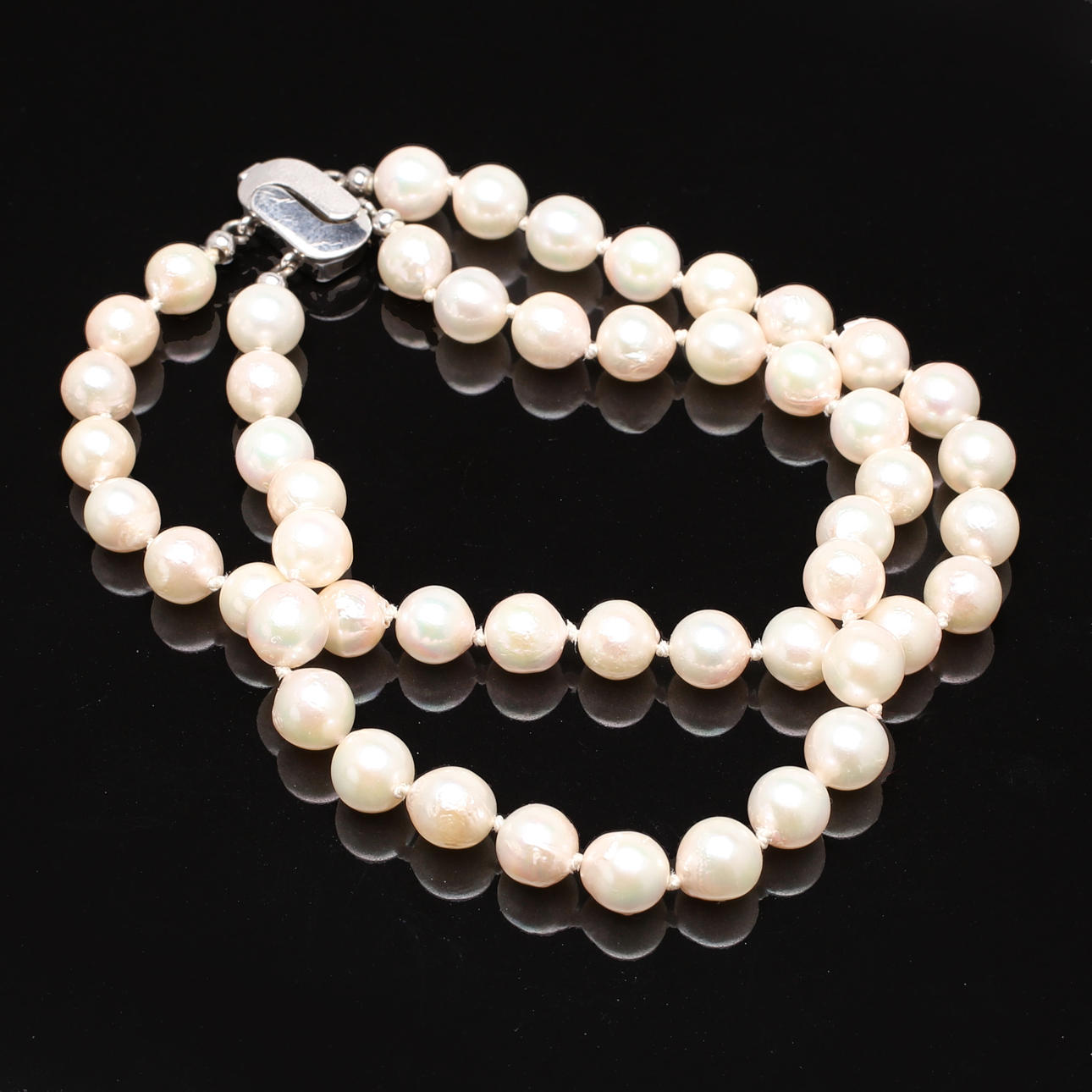 ARMBAND med Akoyapärlor, lås 14K vitguld.