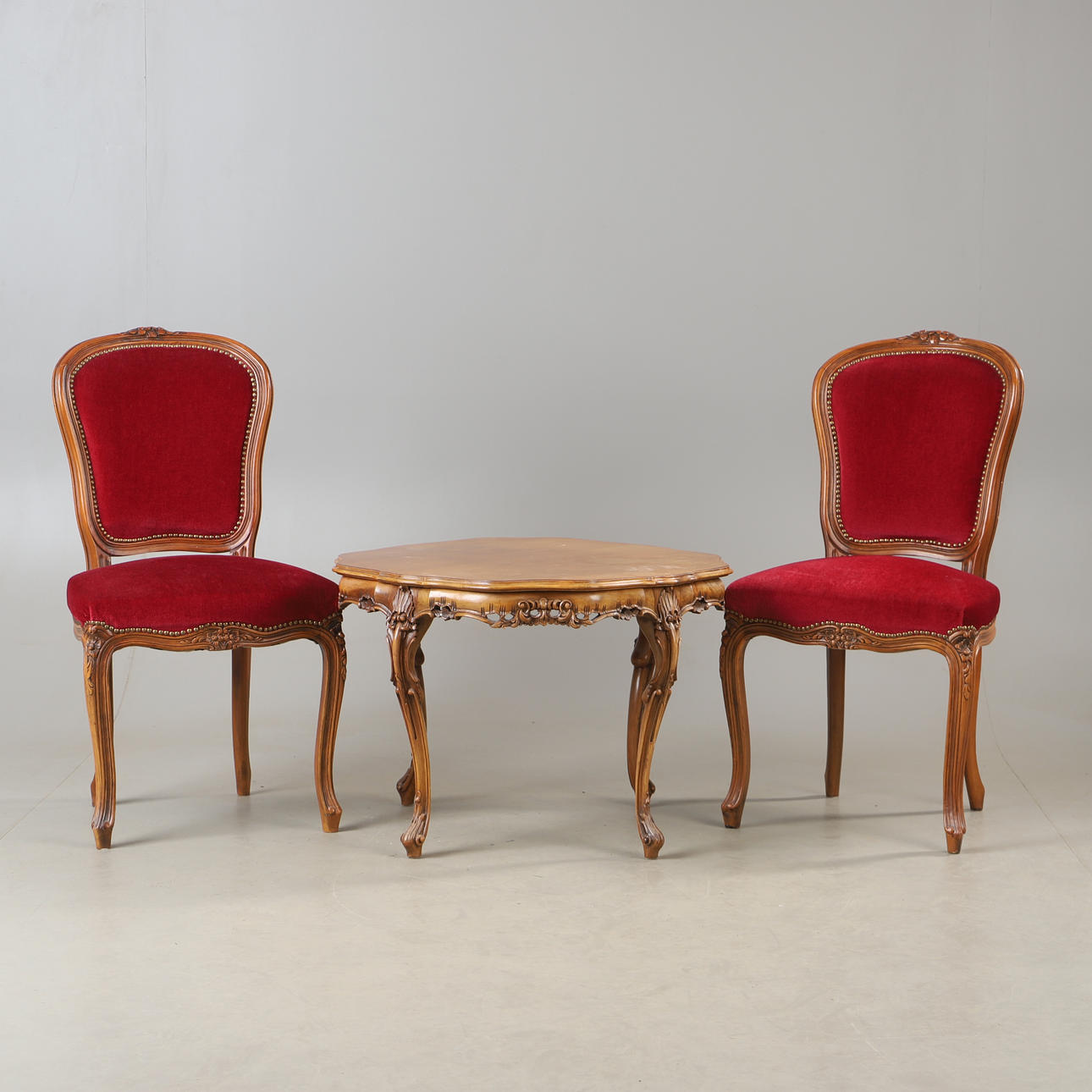 SEATING GROUP, 3 pieces, beech, Rococo style.