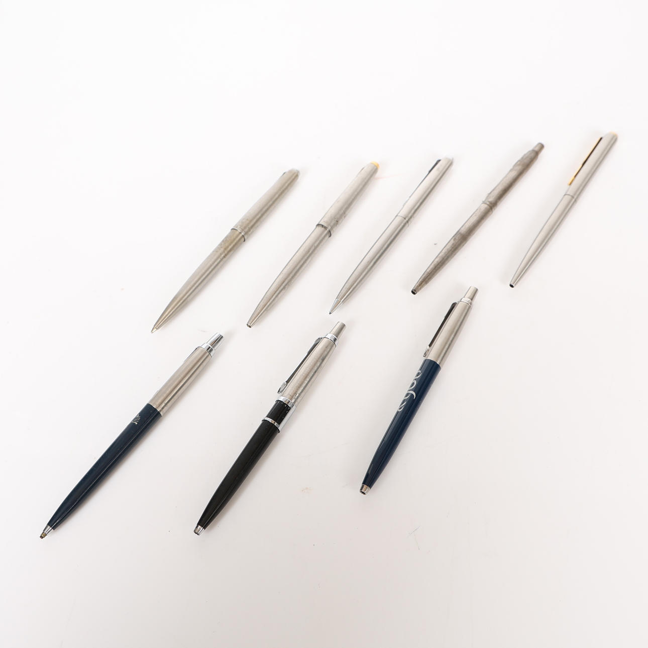 EIGHT VARIOUS PARKER BALLPOINT PENS (8).