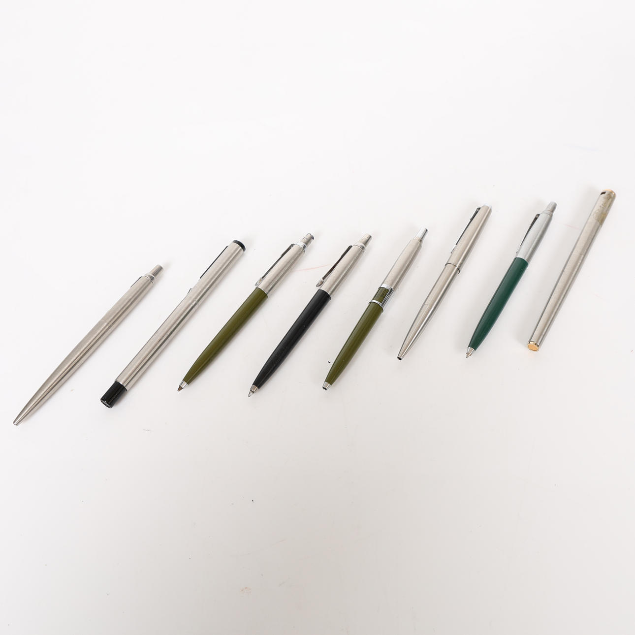 EIGHT VARIOUS PARKER PENS (8).