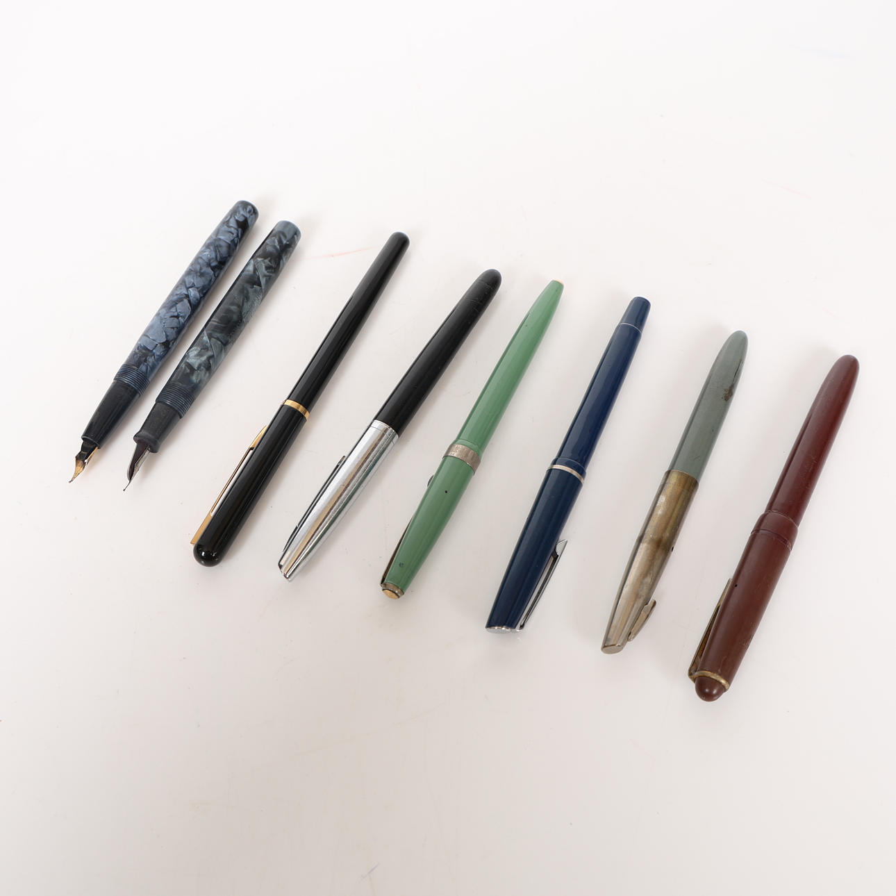 EIGHT VARIOUS FOUNTAIN PENS (8).
