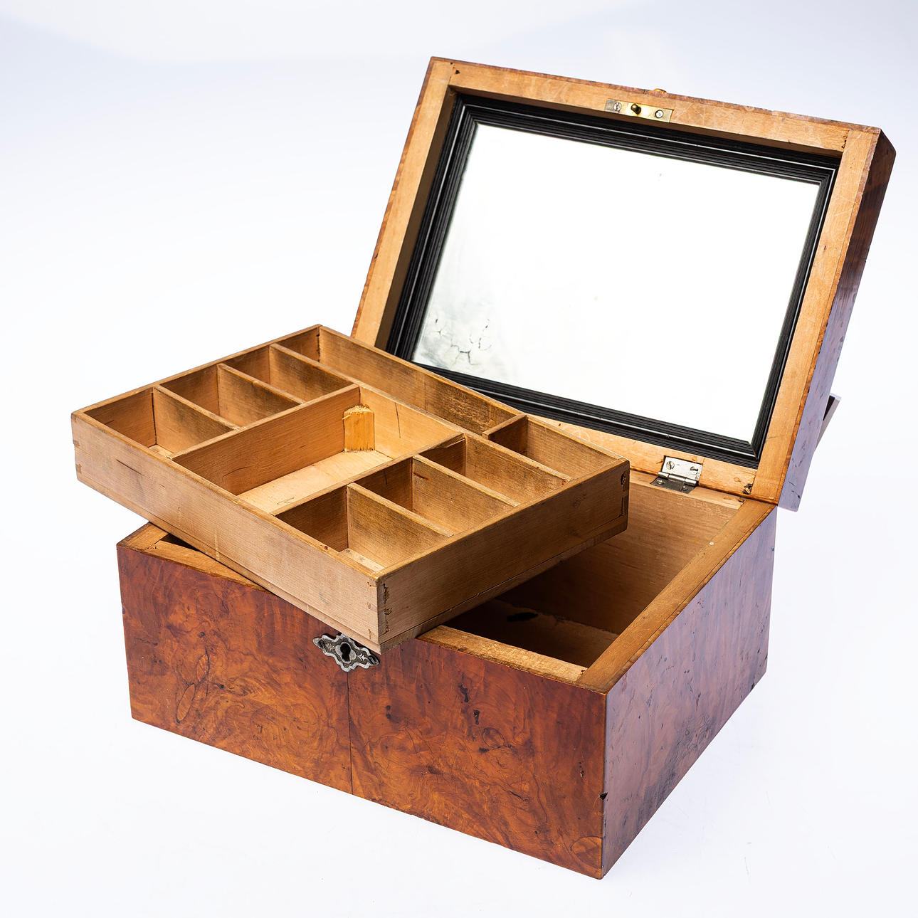 BOX, masur birch, 18th/19th century.