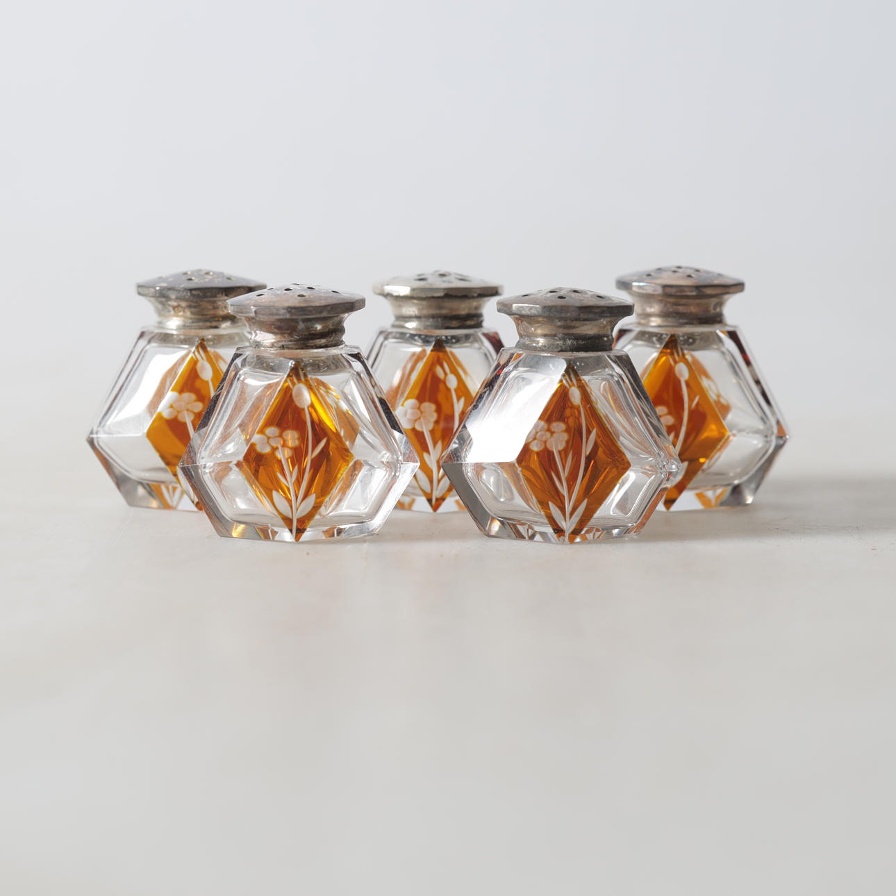 SALT-/PEPPARSTRÖARE, 5 st, böhmisk kristall, 1900-tal.