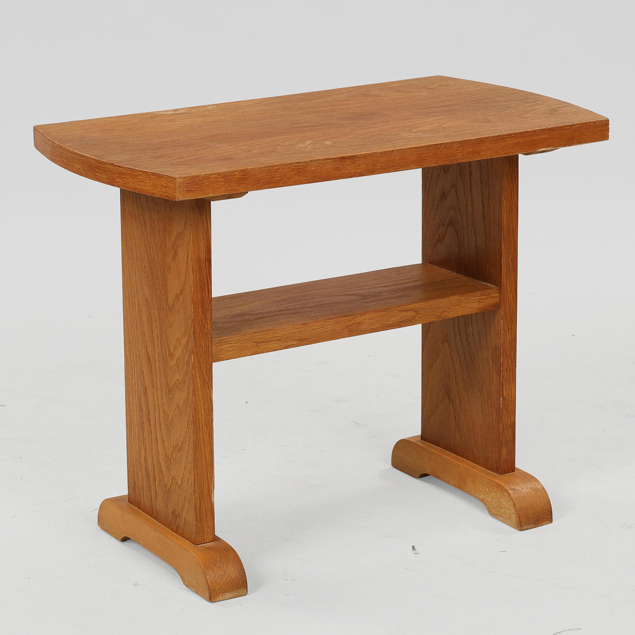 Side table in oak with lower shelf, 1930s/1940s.