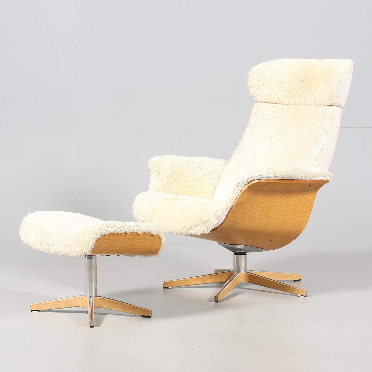 JAHN AAMODT. ARMCHAIR and footstool, "Timeout" Conform.