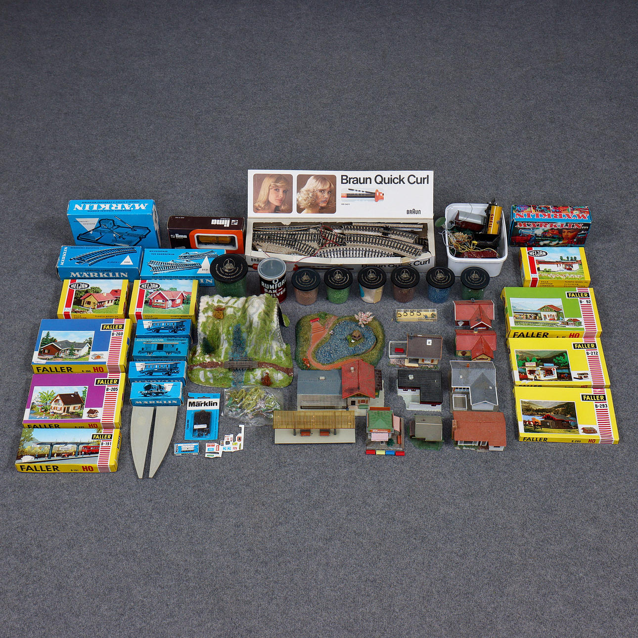 MÄRKLIN, DIVERSE MODELLJÄRNVÄGSDELAR, RÄLS, LOK, VAGNAR M.M.