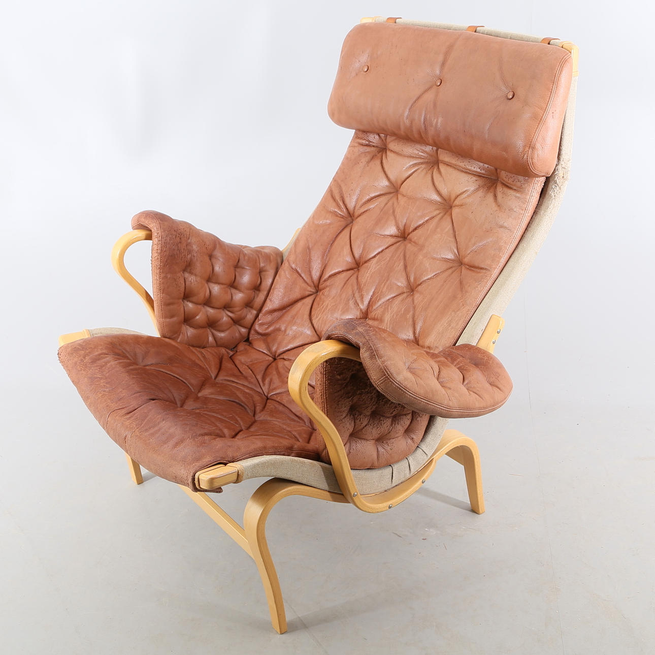 Fåtölj, "Pernilla", Bruno Mathsson, Dux, 1900-talets andra hälft.