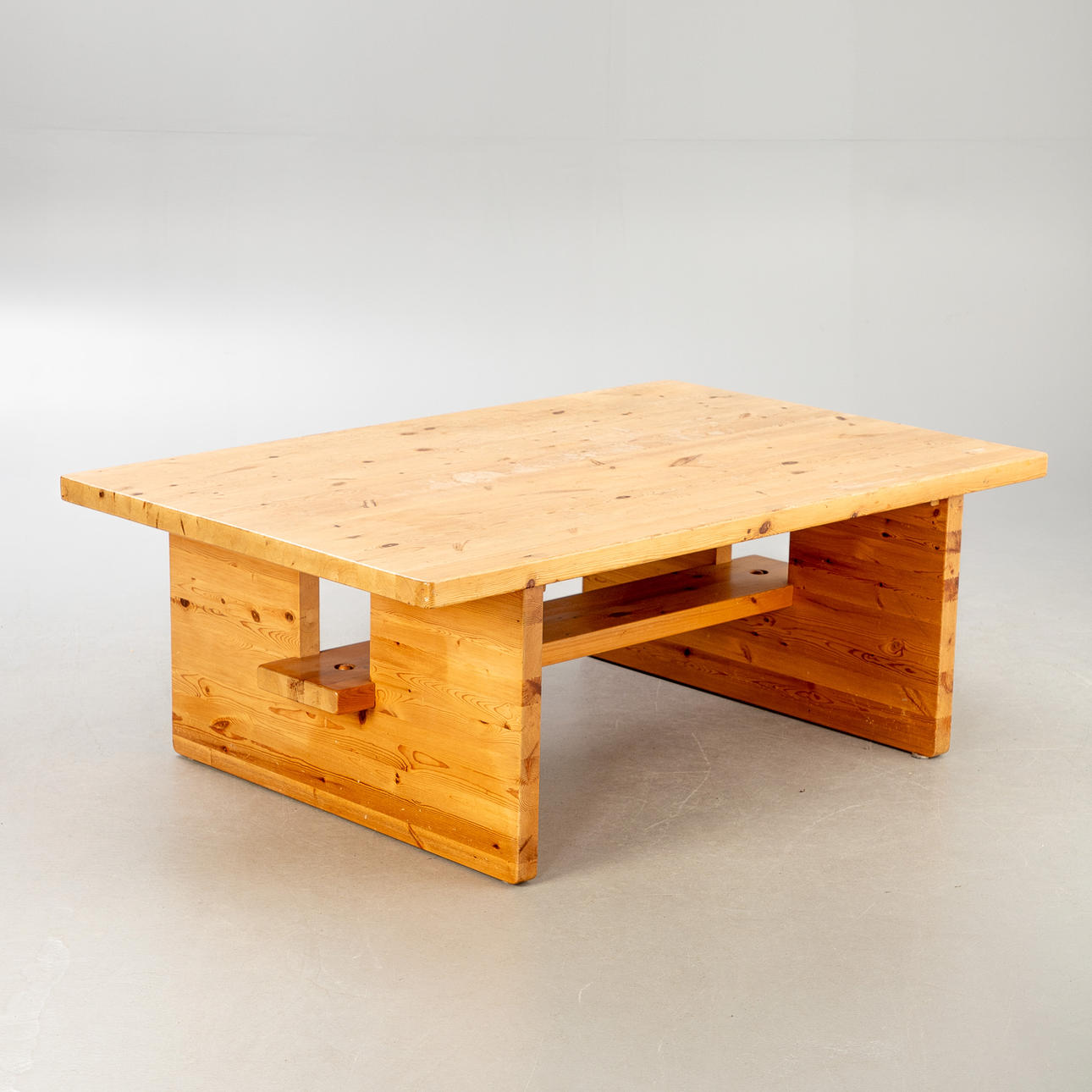 Coffee table in solid pine, 2nd half of the 20th century.