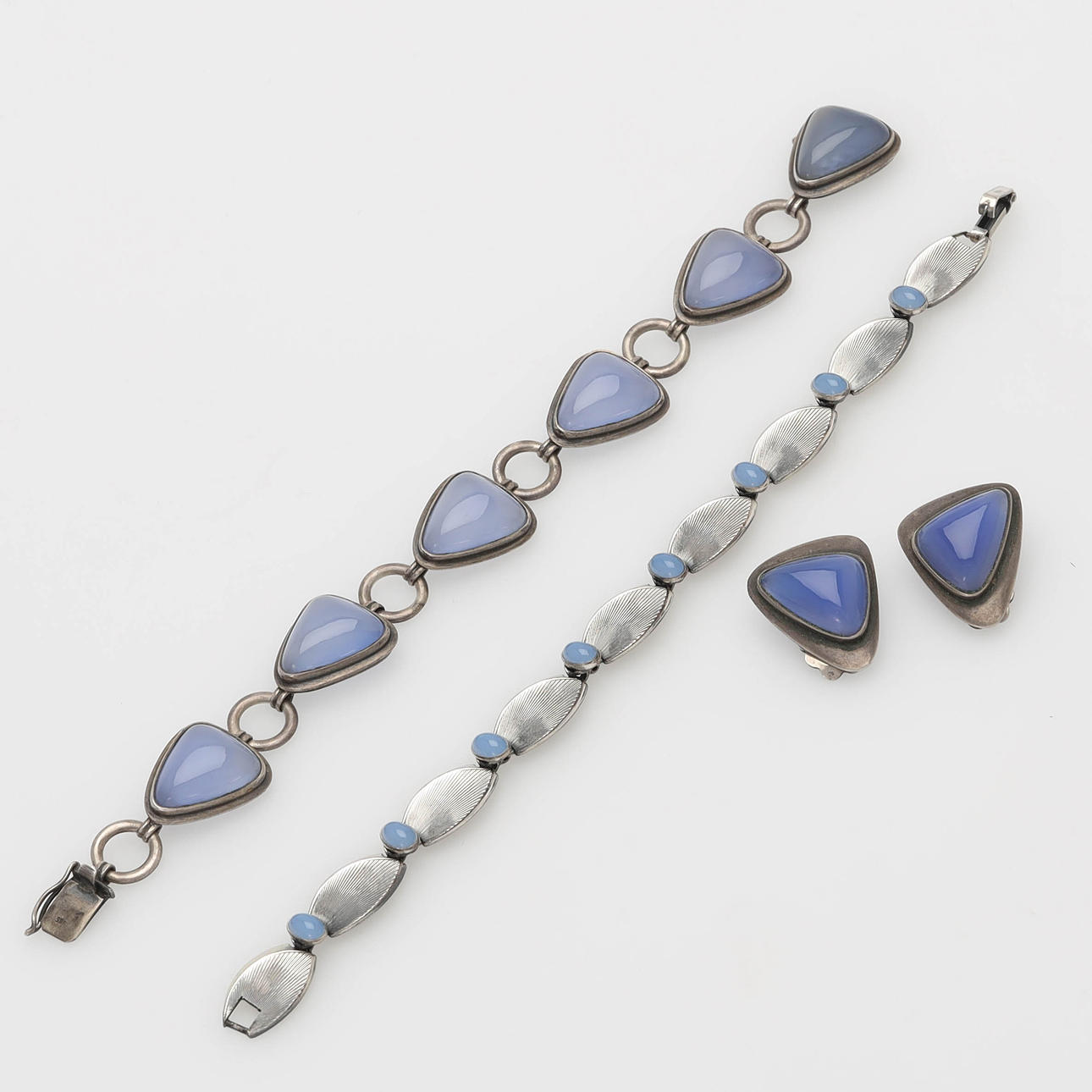 BRACELET and EARRINGS, 3 pieces, chalcedony, import marks.
