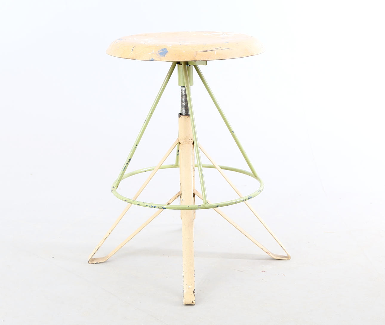 INDUSTRIPALL, trä och metall, 1900-talets mitt.