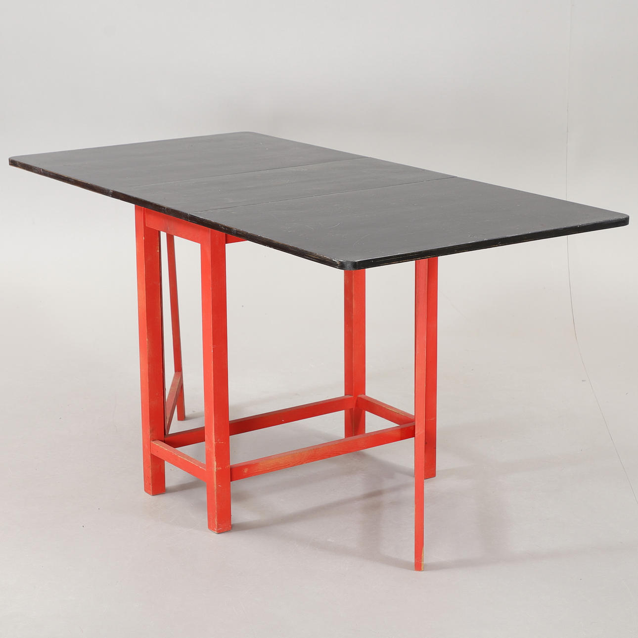 DROP-LEAF TABLE, second half of the 20th century.